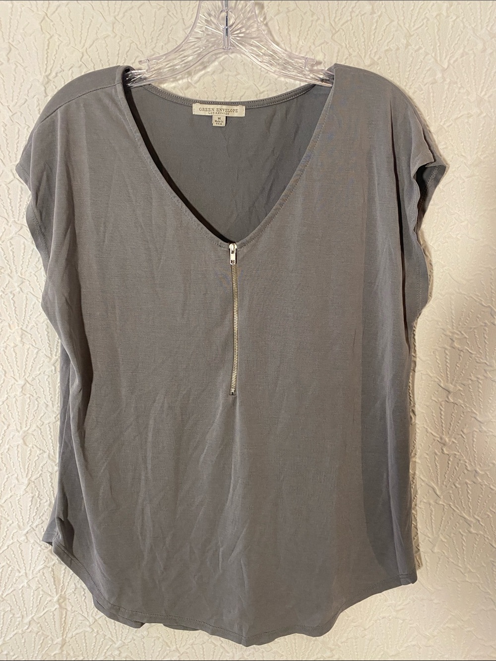 Green Envelope Gray V-Neck Short Sleeve Top with Front Zip Size Med Free Spirit